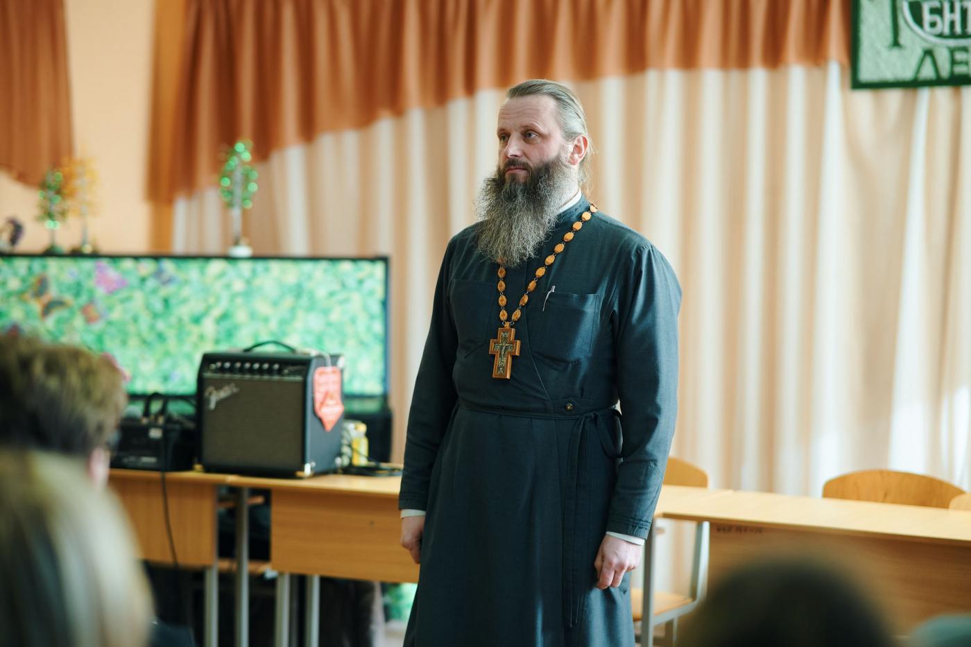 В общежитиях БНТУ прошли встречи студентов с иереем Сергием Фалеем